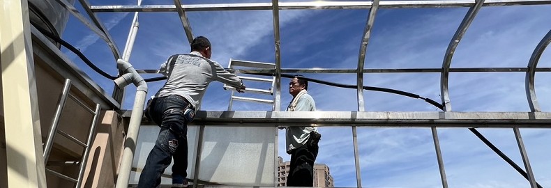 台中鐵皮屋屋頂外層材質：不鏽鋼，耐用度高且可有效防鏽