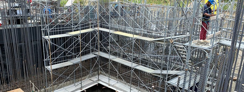 小偉鷹架專業施工團隊合影