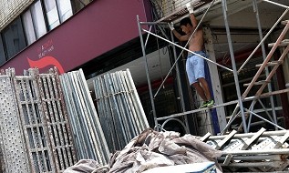 小偉鷹架高雄鷹架工程案例：高樓建築外牆鷹架